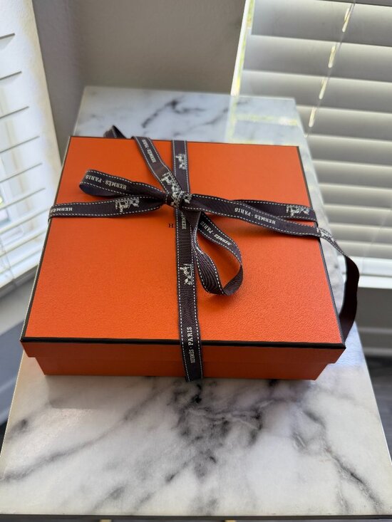 Authentic Hermès Gifting Set Orange Box 7.5" x 7.5” Tissue Paper Dustbag 13"x6" - Picture 2 of 9